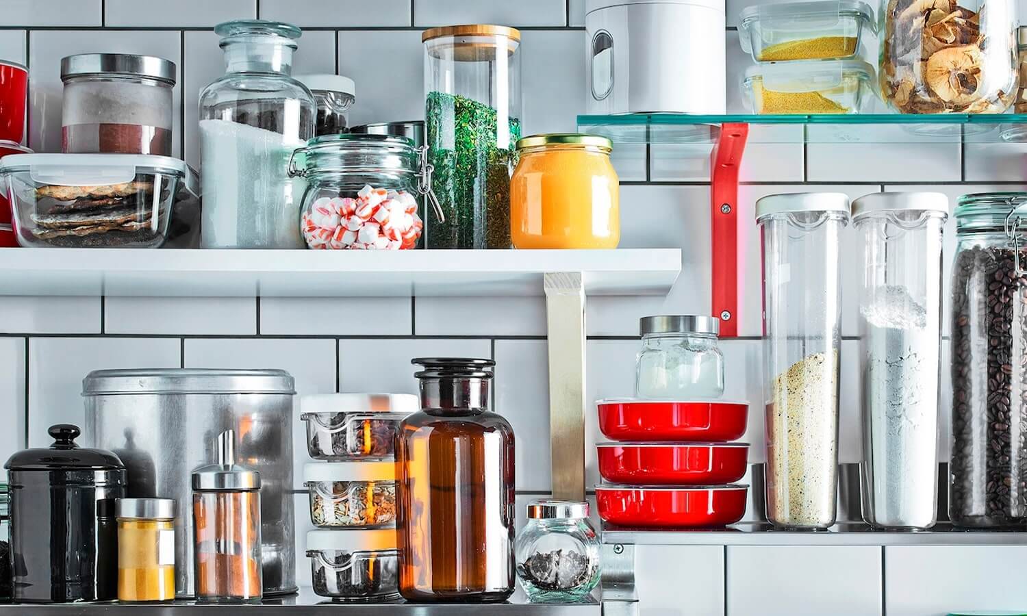 Організація простору на кухні за допомогою скляних банок